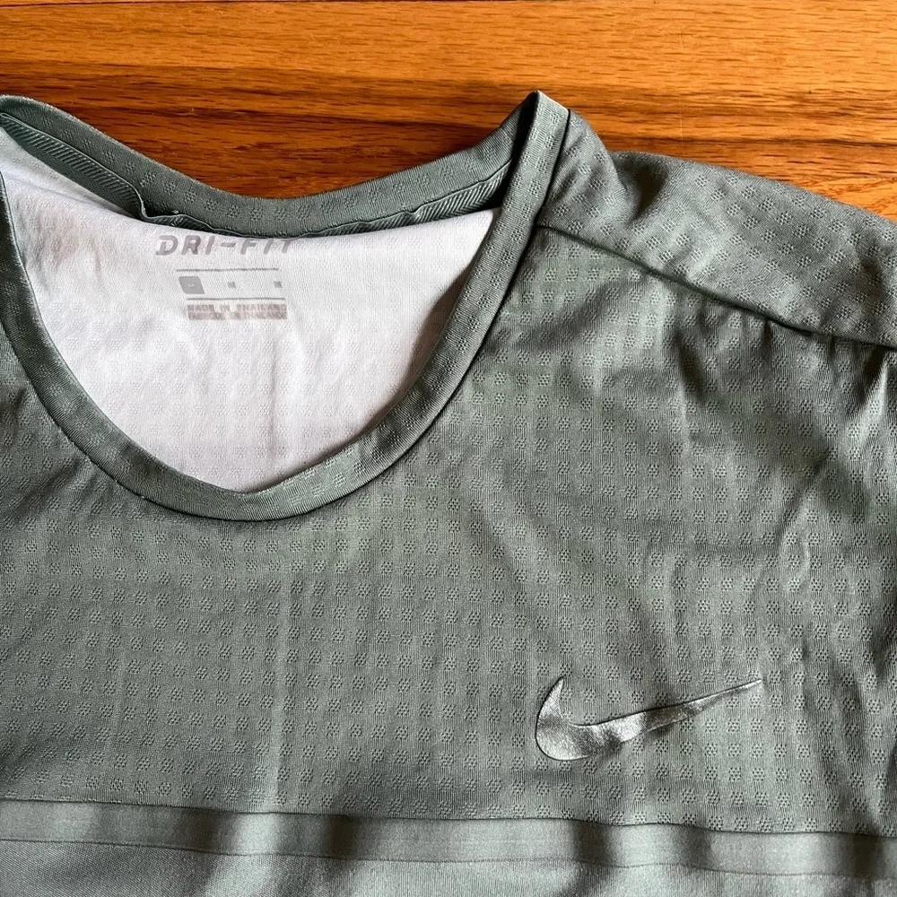 NIKE Dri Fit Green Short Sleeve Running Shirt M